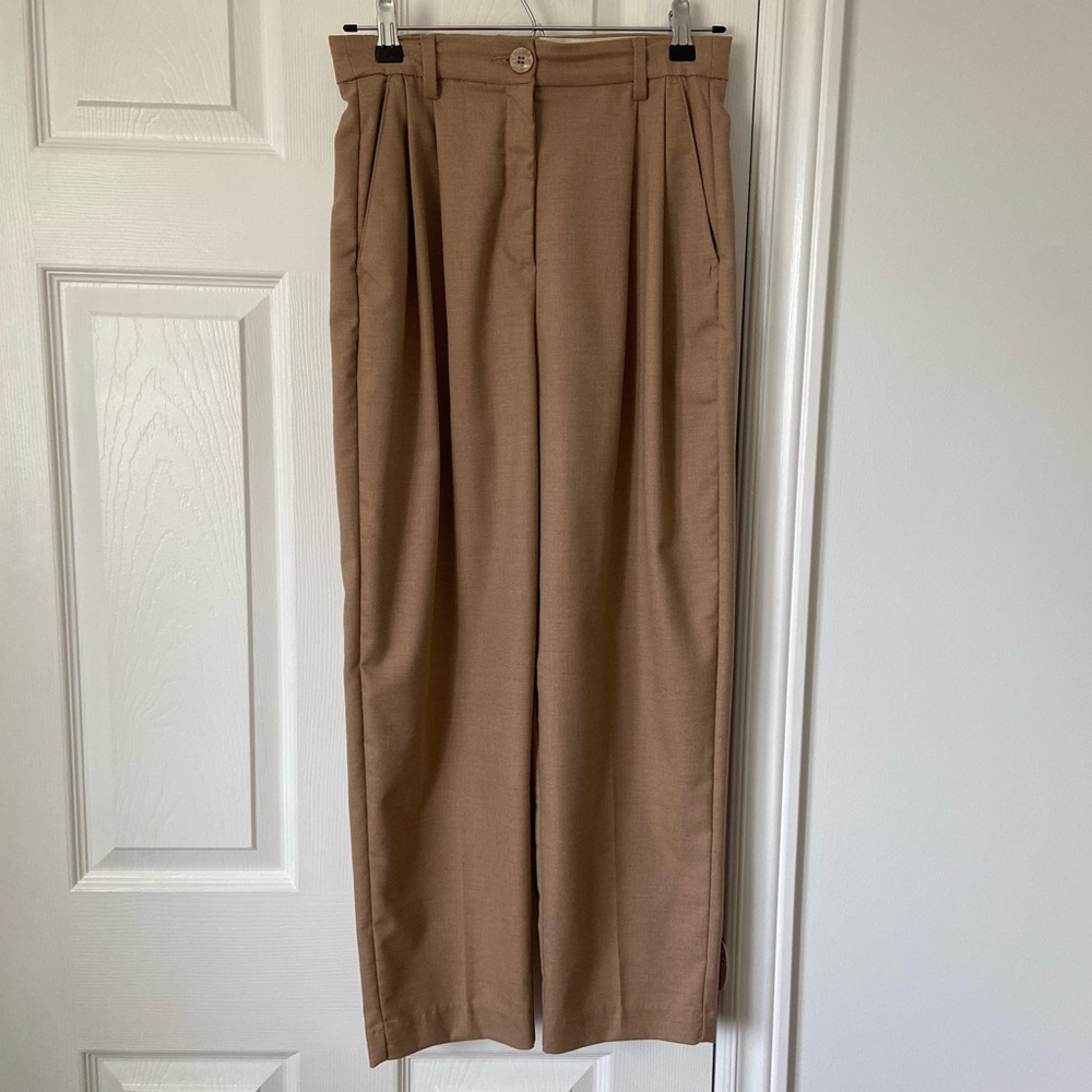 H&M ankle length pants in beige